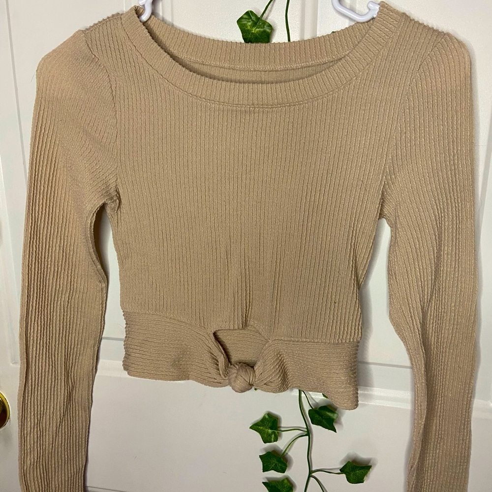 long sleeve crop top from hollister size xs